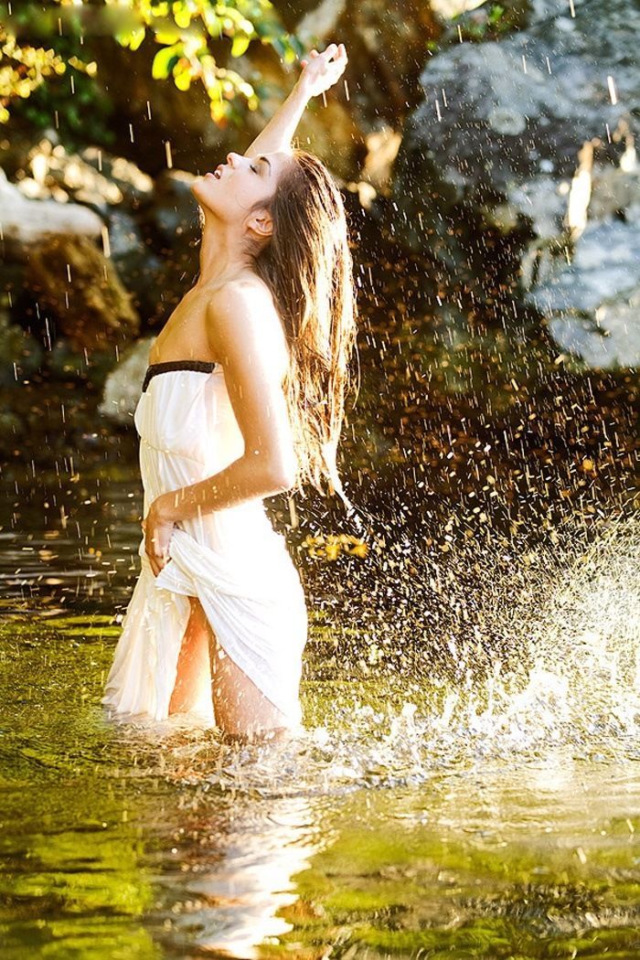 Marie Avgeropoulos in Thimphu